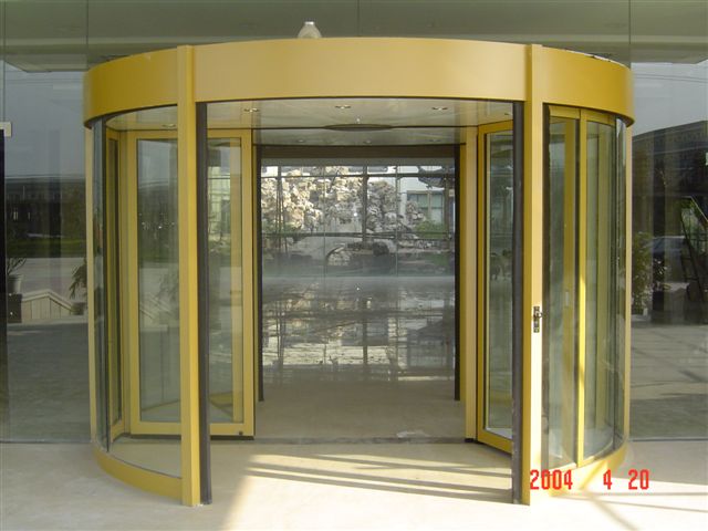 两翼旋{? width=